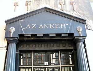 Az Anker door